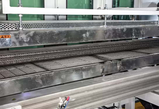 মেশিনটি পিআইডি তাপমাত্রা ব্যবস্থা গ্রহণ করে, এটি উচ্চ নির্ভুলতা এবং তাপমাত্রা নিয়ন্ত্রণ সহনশীলতা ＜1℃ দেখায়।